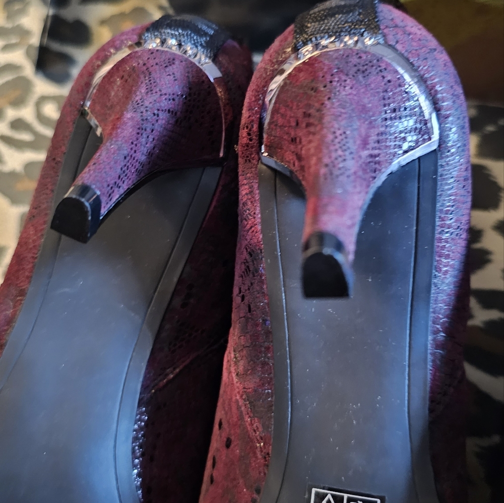 Shoes - Picture 8 of 8